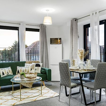 One And Two Bed Apartments Slough Near Heathrow Colnbrook Bagian luar foto