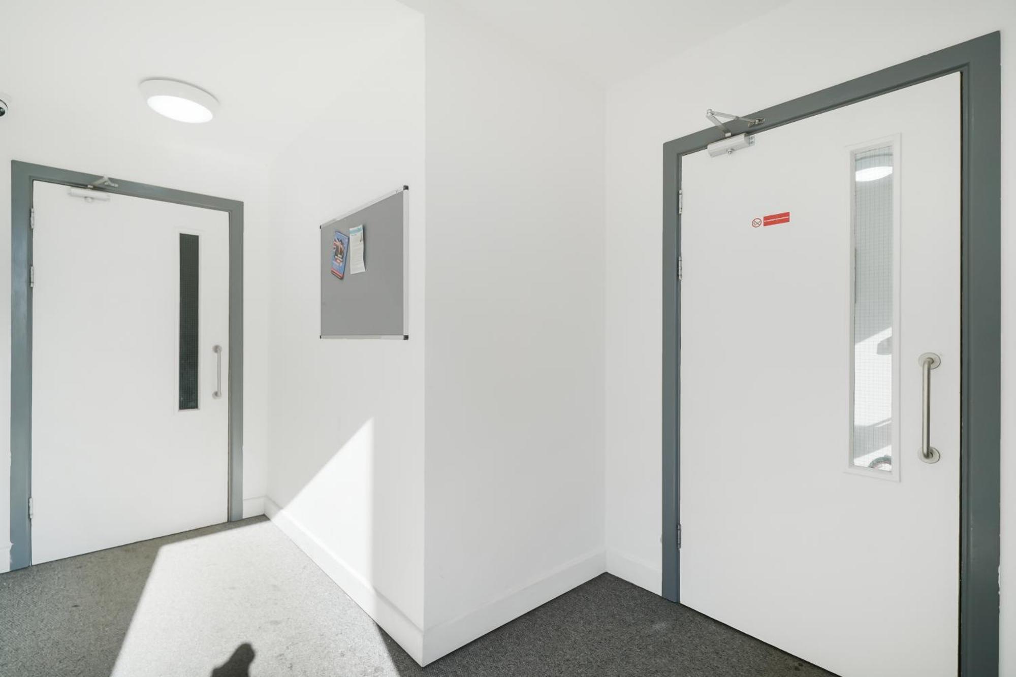 One And Two Bed Apartments Slough Near Heathrow Colnbrook Bagian luar foto