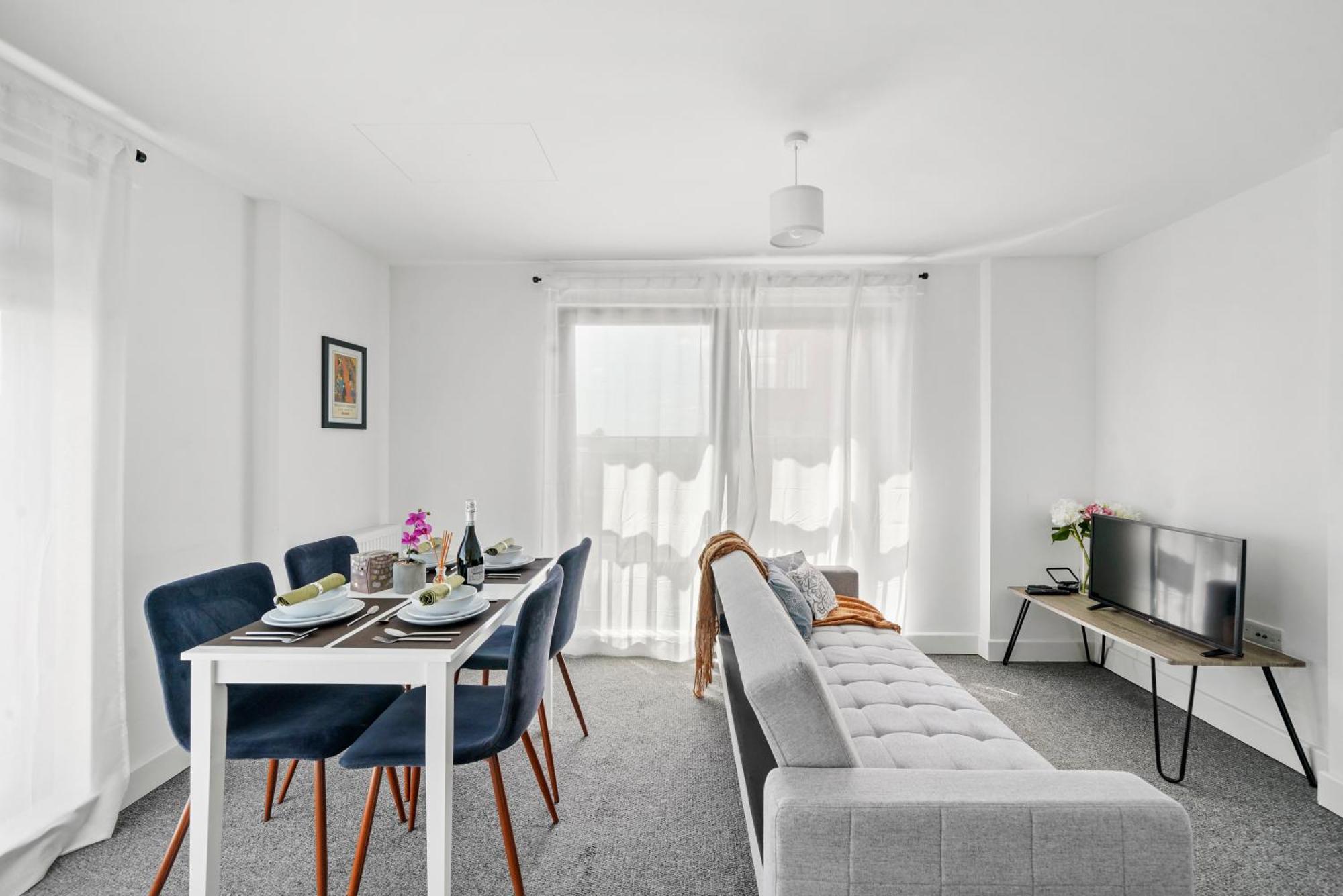One And Two Bed Apartments Slough Near Heathrow Colnbrook Bagian luar foto
