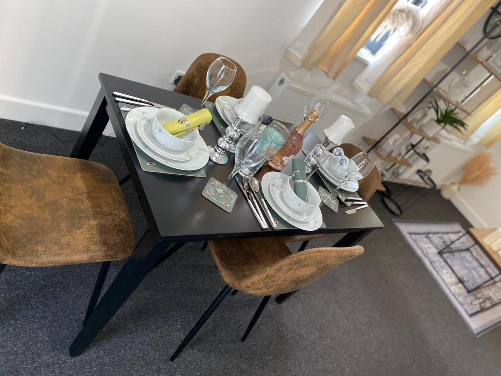 One And Two Bed Apartments Slough Near Heathrow Colnbrook Bagian luar foto