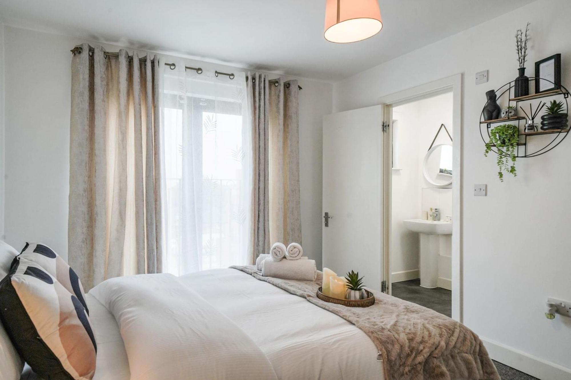One And Two Bed Apartments Slough Near Heathrow Colnbrook Bagian luar foto