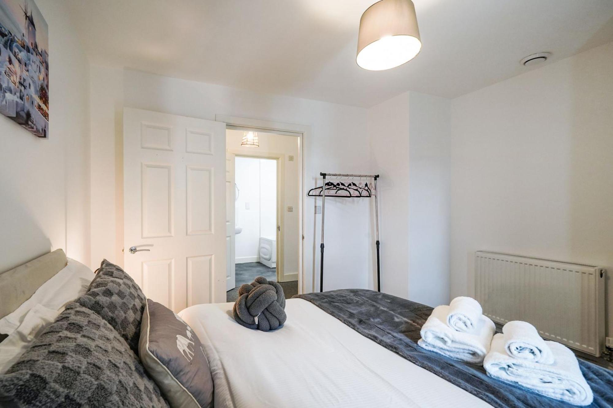 One And Two Bed Apartments Slough Near Heathrow Colnbrook Bagian luar foto