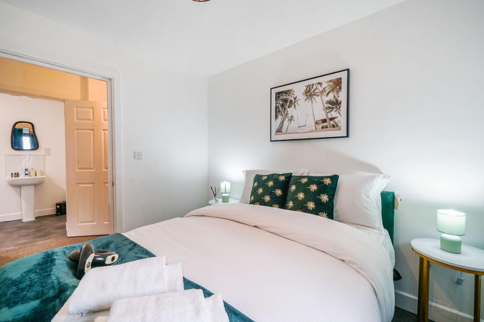 One And Two Bed Apartments Slough Near Heathrow Colnbrook Bagian luar foto