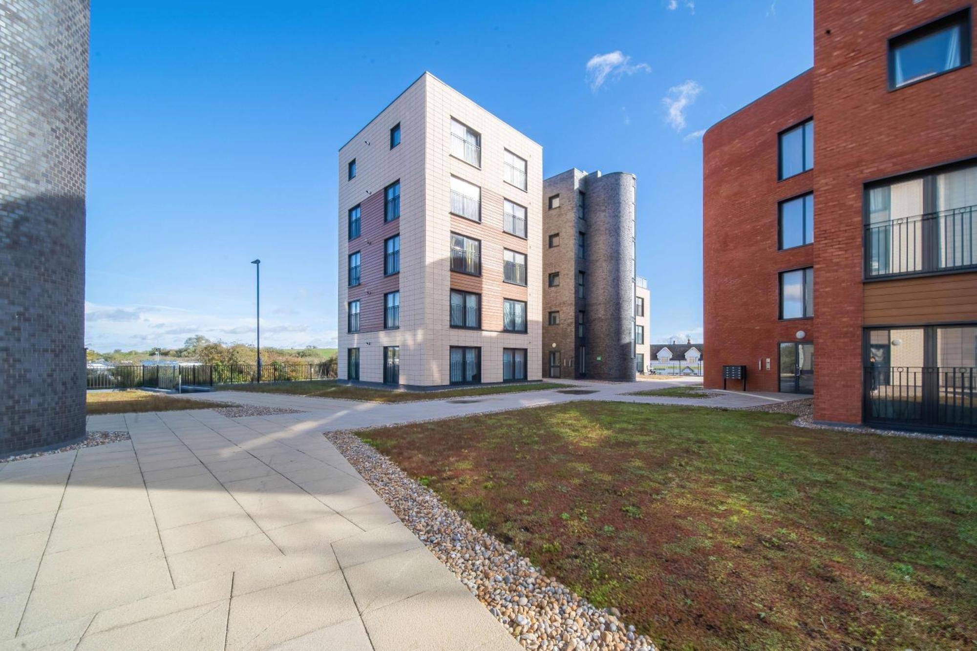 One And Two Bed Apartments Slough Near Heathrow Colnbrook Bagian luar foto