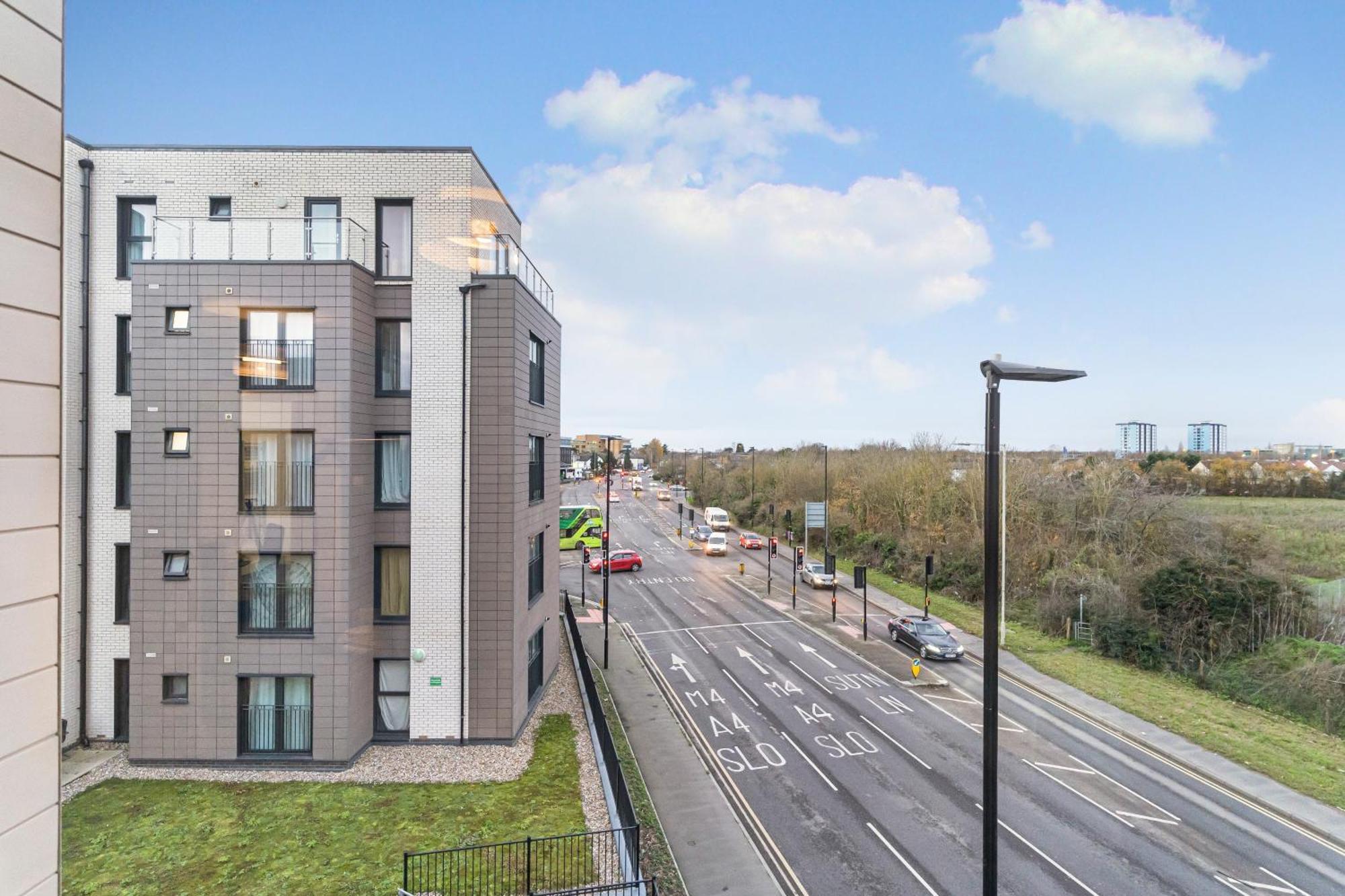 One And Two Bed Apartments Slough Near Heathrow Colnbrook Bagian luar foto